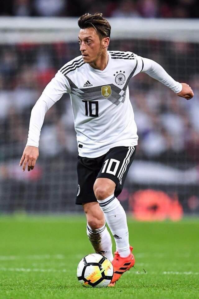 MESUT ÖZIL — Germania